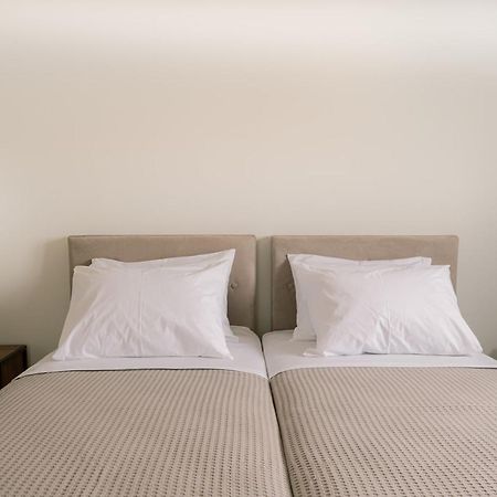 Vasilopoulos Residences - Villa Emelia With Shared Pool 阿尔戈斯托利翁 外观 照片