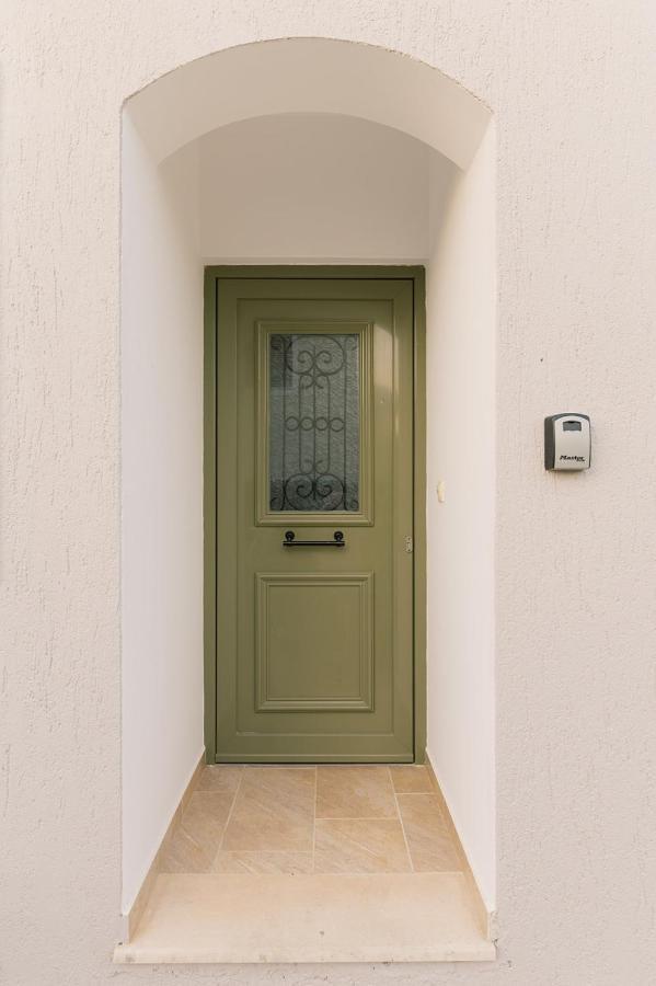 Vasilopoulos Residences - Villa Emelia With Shared Pool 阿尔戈斯托利翁 外观 照片