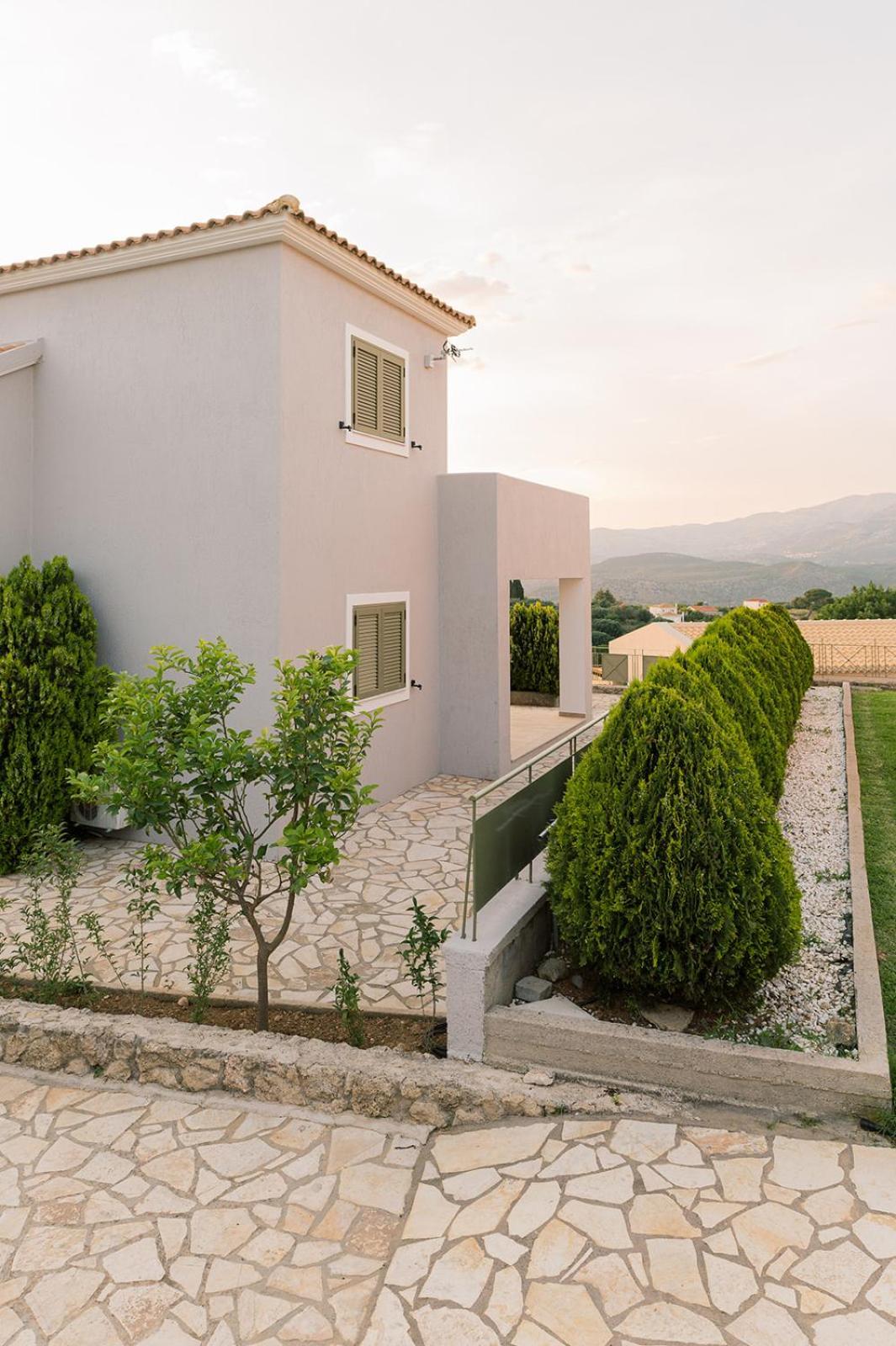 Vasilopoulos Residences - Villa Emelia With Shared Pool 阿尔戈斯托利翁 外观 照片
