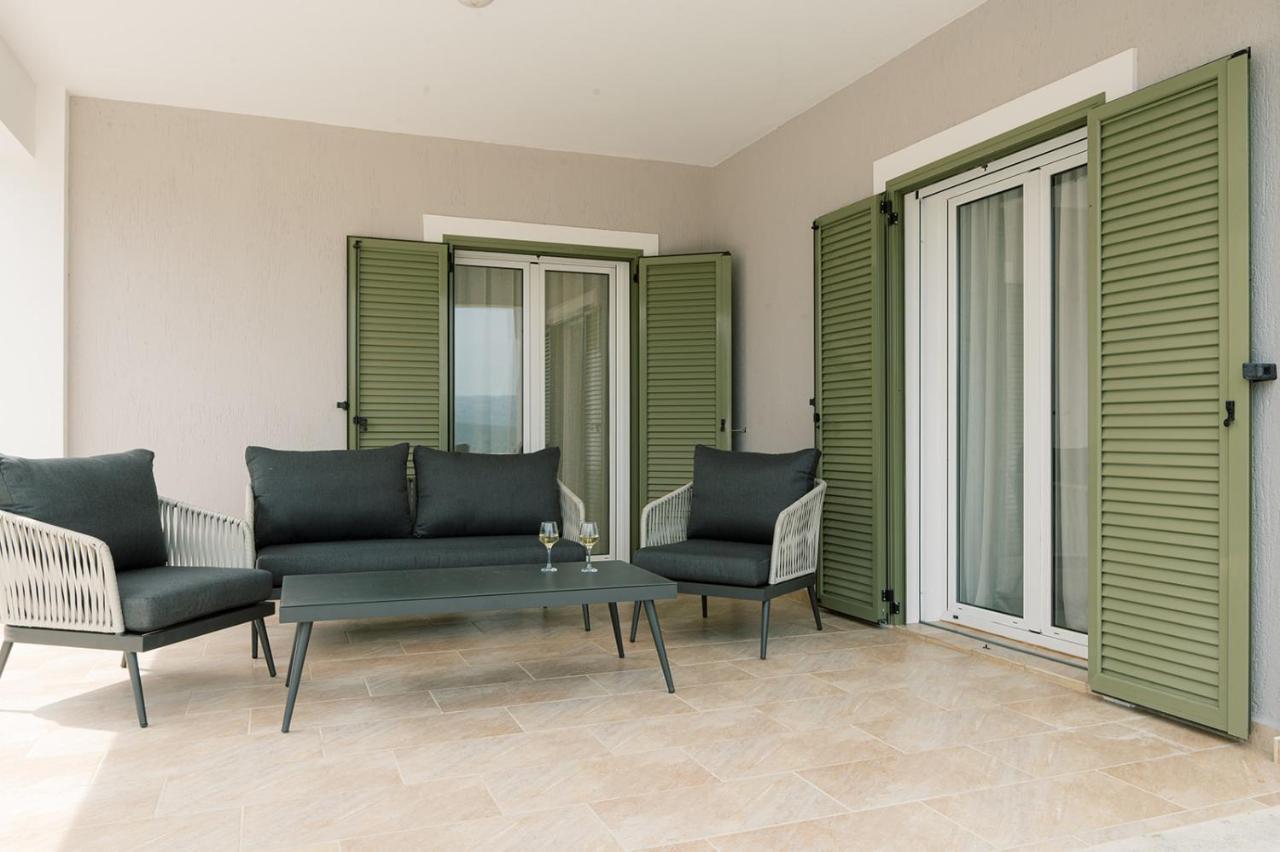 Vasilopoulos Residences - Villa Emelia With Shared Pool 阿尔戈斯托利翁 外观 照片