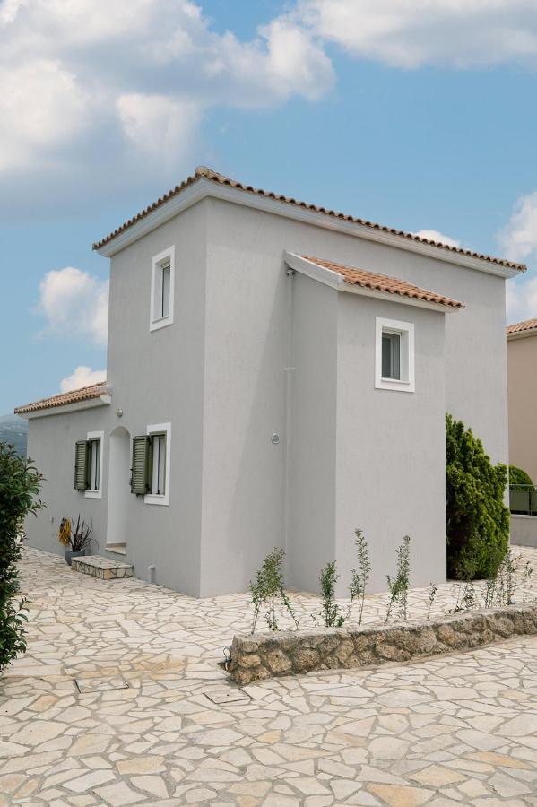 Vasilopoulos Residences - Villa Emelia With Shared Pool 阿尔戈斯托利翁 外观 照片