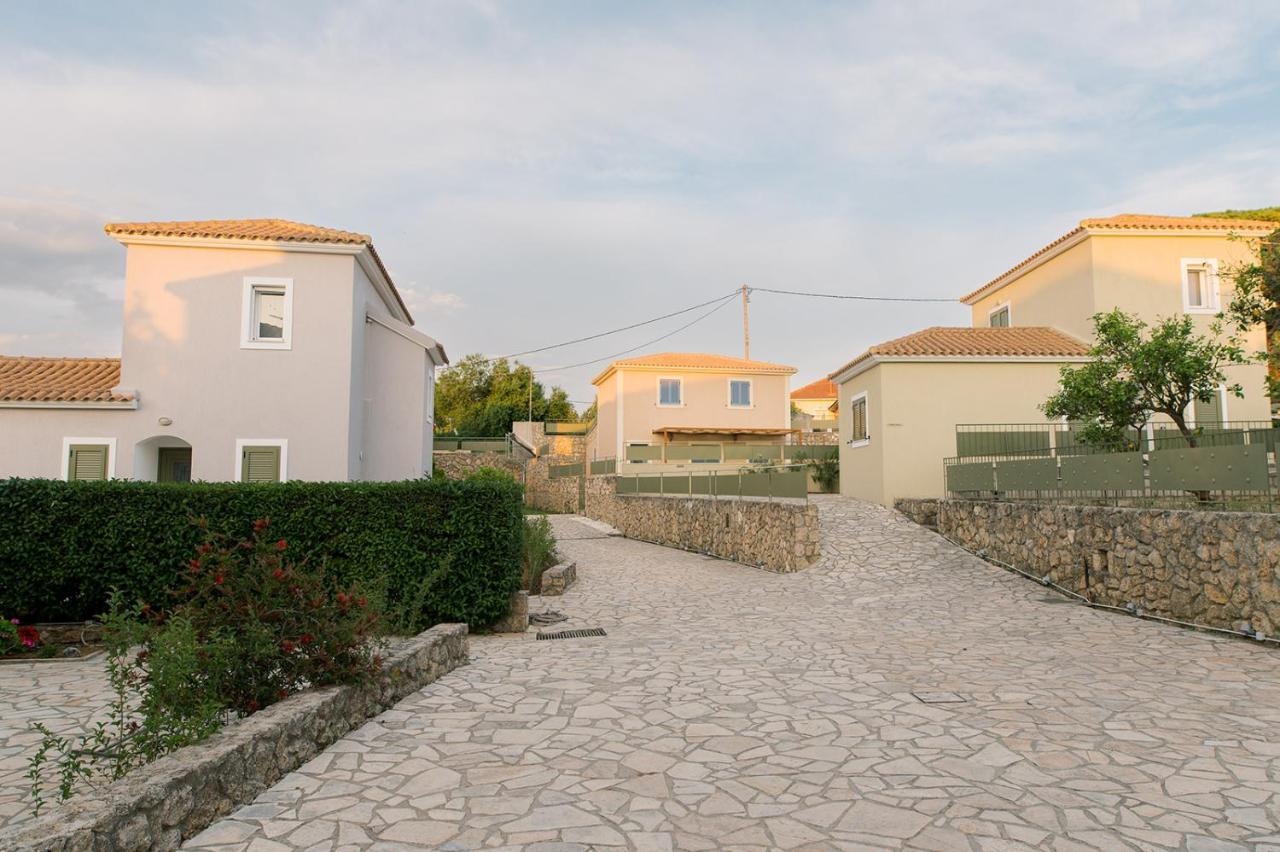 Vasilopoulos Residences - Villa Emelia With Shared Pool 阿尔戈斯托利翁 外观 照片